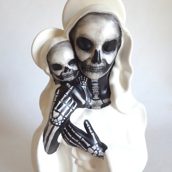 NEW 10" SANTA MUERTE & CHILD HOLY DEATH UPCYCLED GOTHIC HORROR FIGURE ODDITY - Picture 2 of 10